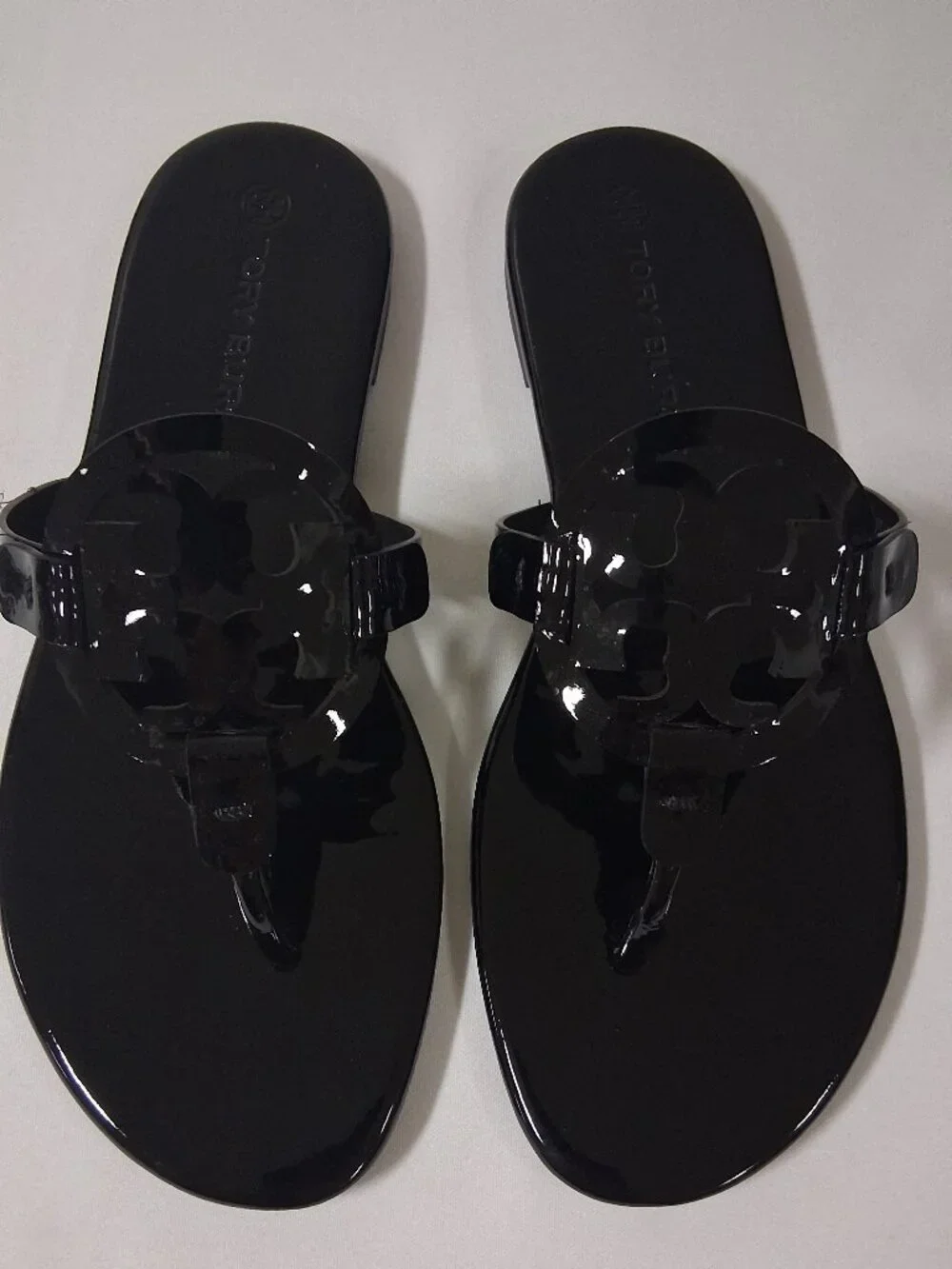 Tory Burch Women’s Miller Patent Thong Sandal – Black Size 9.5
